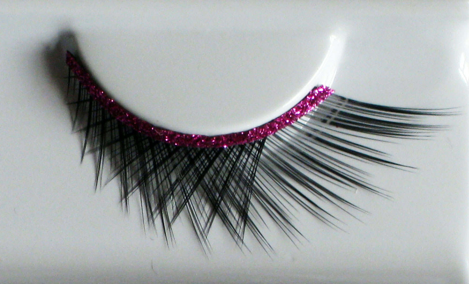 7e5eebb426f816f0f4d2800bded0a095 Wimpern gekreuzt